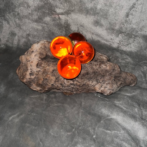 Lucite Acrylic Grape Cluster Orange Amber On Drift Wood Table Art Vintage Retro - Picture 1 of 9